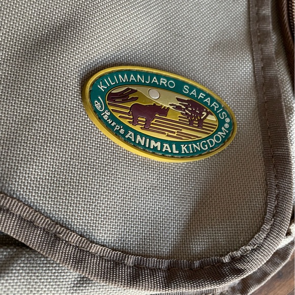 Disneys Animal Kingdom Park Kilimanjaro Safaris Crossbody Shoulder Messenger Bag - Picture 2 of 5